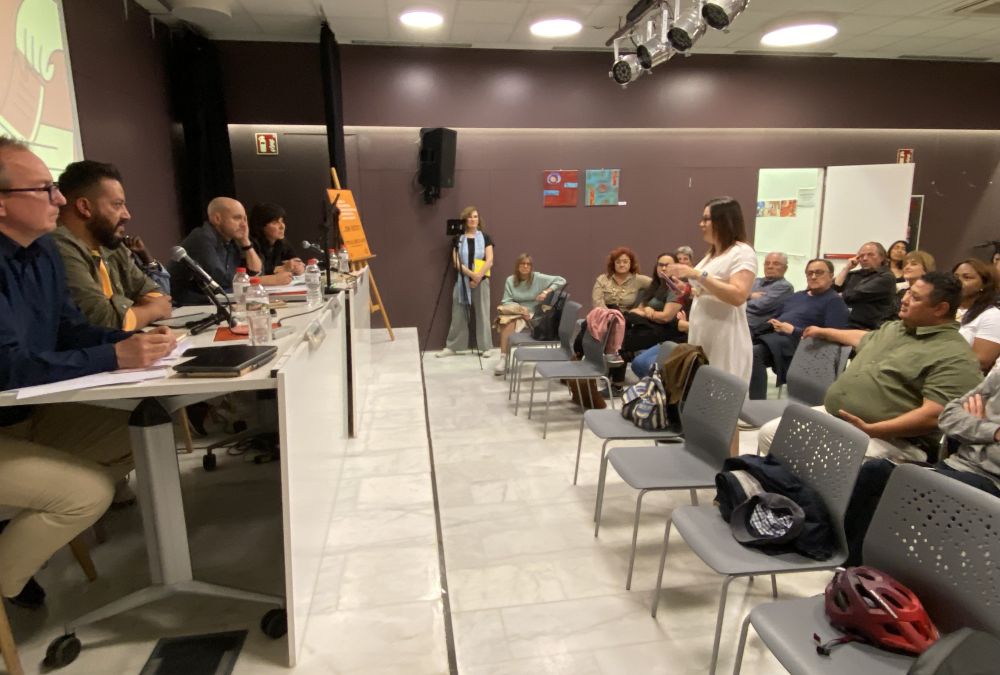 Participació del CAS a debat electoral del maig, a Girona