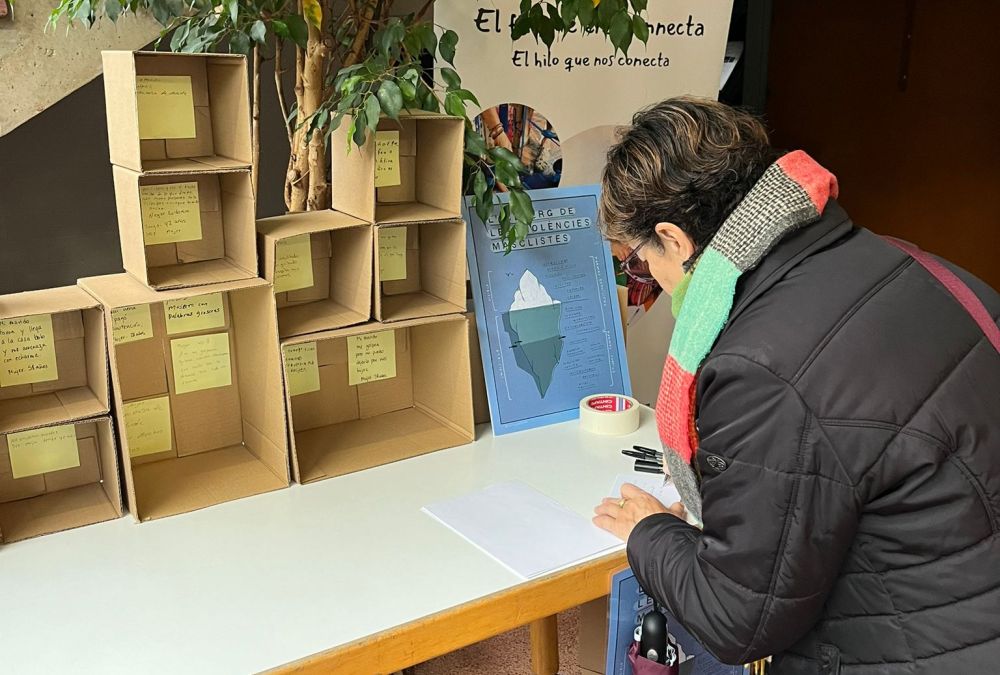 Un centenar de testimonis en el Mur de les Violències